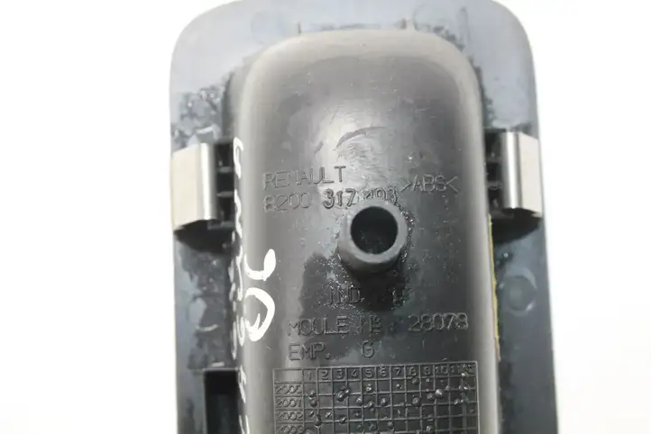 Renault Laguna II (2001 - 2005) 8200317493 Кнопка фаркопа в багажнике — фото 3