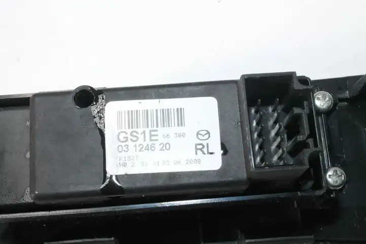 Mazda 6 (2009 - 2012) GS1E66380 Кнопка фаркопа в багажнике — фото 2