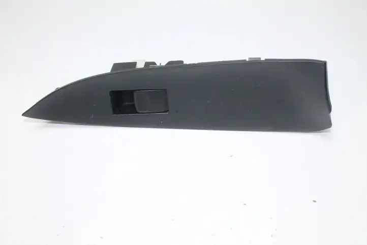 Toyota RAV 4 (XA30) (2006 - 2016) 7427142010 Кнопка фаркопа в багажнике — фото 1