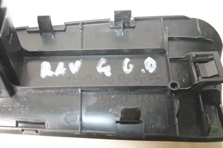 Toyota RAV 4 (XA30) (2006 - 2016) 7427142010 Кнопка фаркопа в багажнике — фото 2