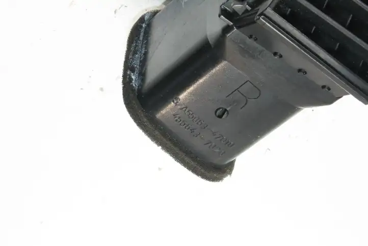 Toyota Prius (NHW20) (2003 - 2009) 4556437020 Воздушная решетка панели — фото 2