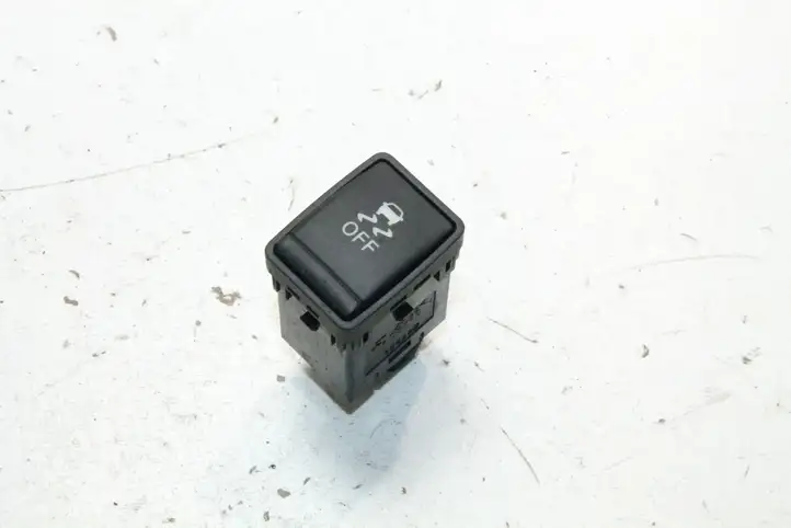Nissan Juke I F15 (2010 - 2018) 08349 Кнопка фаркопа в багажнике — фото 1