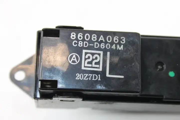 Mitsubishi Outlander (2007 - 2012) 8608A063 Кнопка фаркопа в багажнике — фото 8