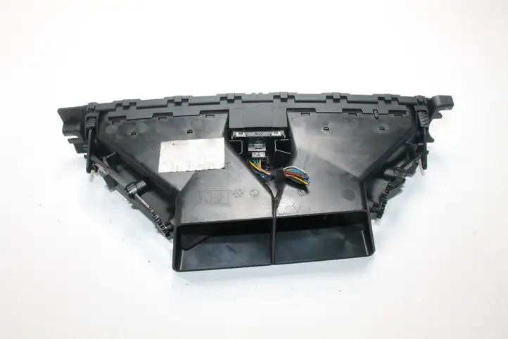 BMW 3 E90 E91 (2005 - 2012) 14482110 Воздушная решетка панели — фото 5