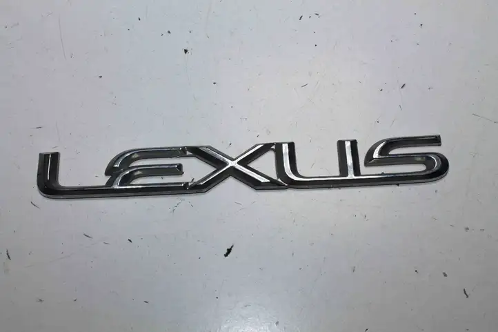 Lexus IS III XE30 (2013 - 2016) Эмблема производителя — фото 1