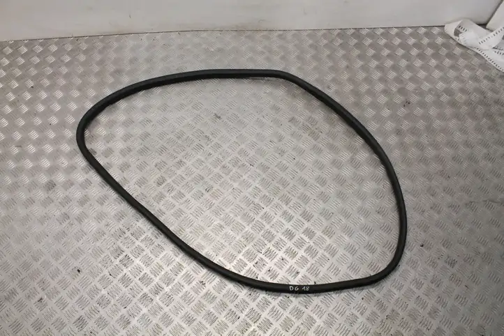 Mercedes-Benz C W205 (2014 - 2021) Уплотнитель задней двери — фото 1