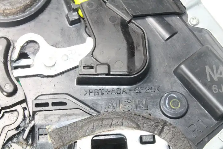 Toyota Auris 150 (2006 - 2012) Замок задней двери — фото 2