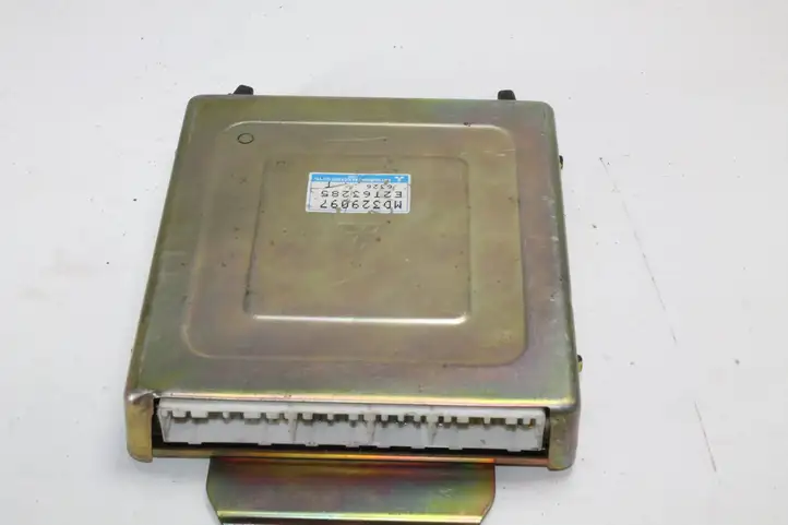Chrysler Voyager (1996 - 2001) MD329097 Блок управления двигателем (ЭБУ) — фото 3