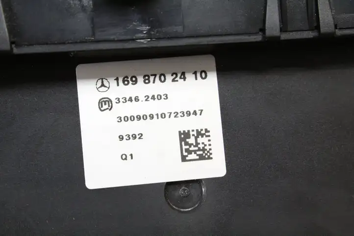 Mercedes-Benz B-class W245 (2008 - 2011) 1698702410 Кнопка фаркопа в багажнике — фото 4