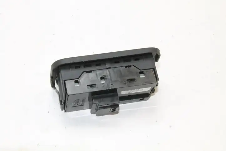 Land Rover Freelander 2 - LR2 (2006 - 2010) 5H2218K909BA Кнопка фаркопа в багажнике — фото 2
