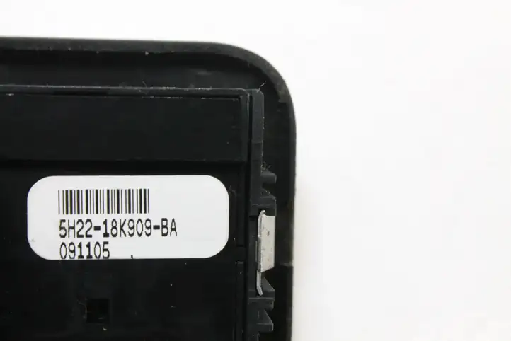 Land Rover Freelander 2 - LR2 (2006 - 2010) 5H2218K909BA Кнопка фаркопа в багажнике — фото 3