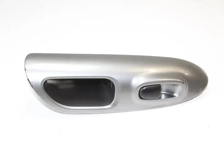 Nissan Juke I F15 (2010 - 2018) 829601KA2A Кнопка фаркопа в багажнике — фото 1
