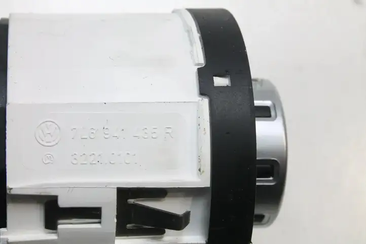 Volkswagen Touareg I (2002 - 2010) 7L6941435R Кнопка фаркопа в багажнике — фото 4