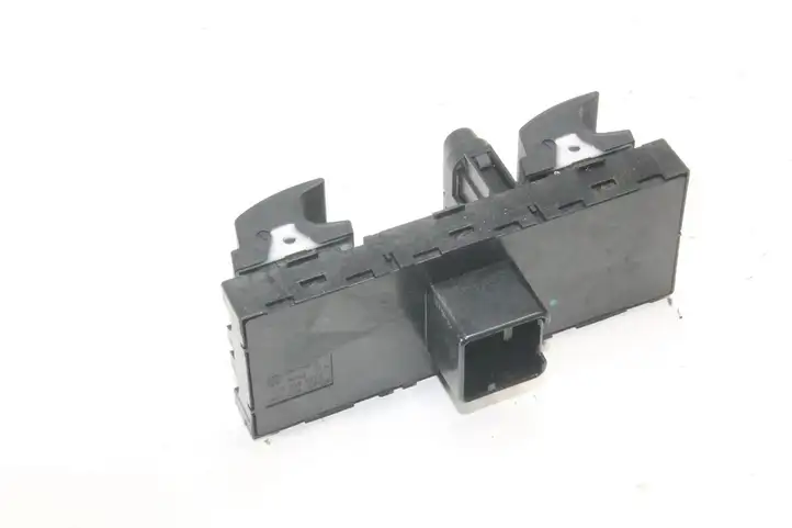 Volkswagen Touareg I (2002 - 2010) 7L6959857E Кнопка фаркопа в багажнике — фото 2