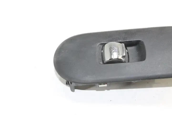 Mini One Cooper F56 F55 (2012 - 2022) 9354866 Кнопка фаркопа в багажнике — фото 2