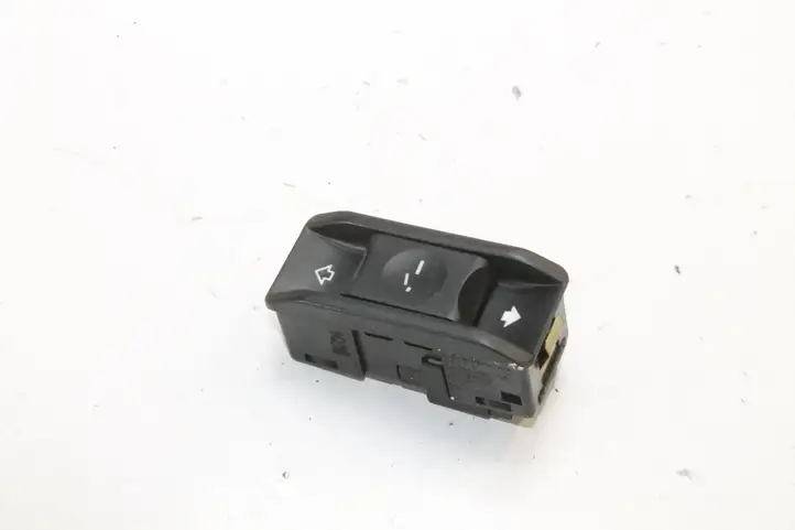 Land Rover Range Rover L322 (2002 - 2005) 6901474 Кнопка фаркопа в багажнике — фото 1
