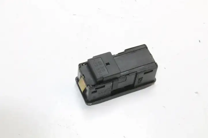 Land Rover Range Rover L322 (2002 - 2005) 6901474 Кнопка фаркопа в багажнике — фото 2