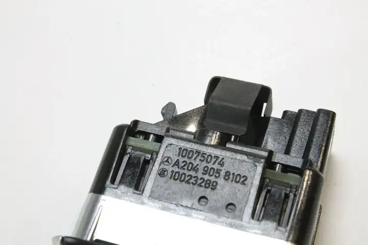 Mercedes-Benz B-class W246 (2011 - 2014) A2049058102 Кнопка фаркопа в багажнике — фото 4