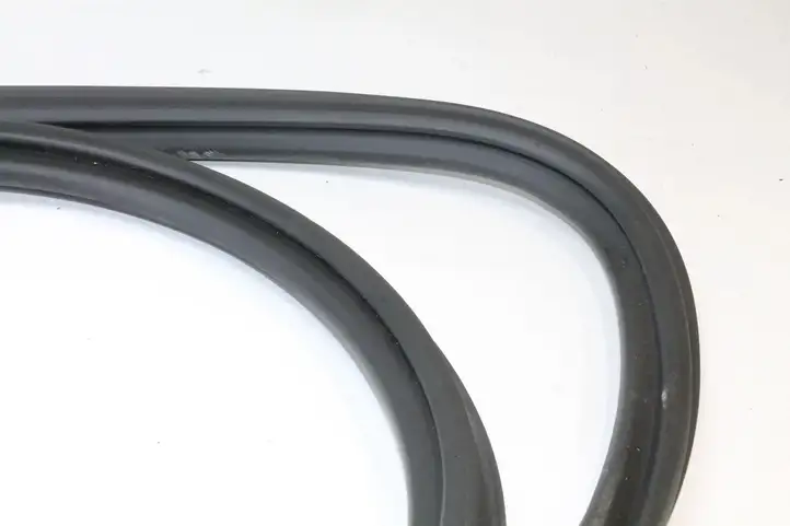 (2014 - 2018) Уплотнитель передней двери — фото 4