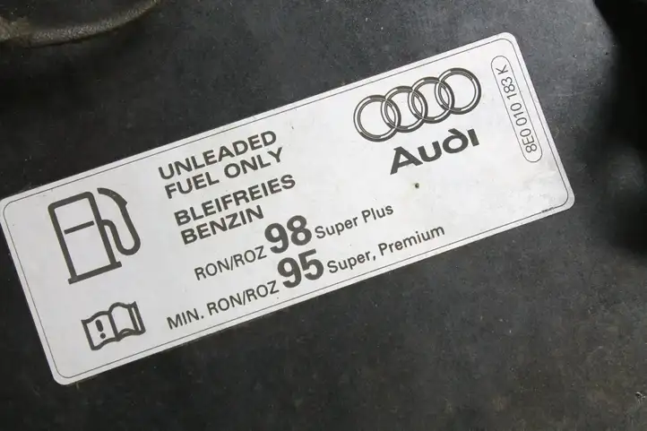 Audi A4 S4 B6 8E 8H (2000 - 2006) 8E0010183K Отделка лючка топливного бака — фото 7
