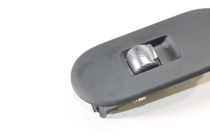 Mini One Cooper F56 F55 (2012 - 2022) 9354866 Кнопка фаркопа в багажнике — фото 2