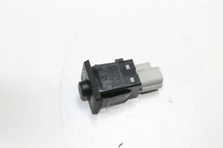 Toyota Prius (NHW20) (2003 - 2009) 15A086 Кнопка фаркопа в багажнике — фото 2