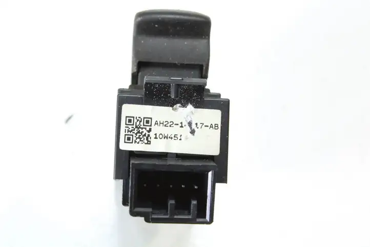 Land Rover Range Rover Sport L494 (2009 - 2013) AH2214717AB Кнопка фаркопа в багажнике — фото 3