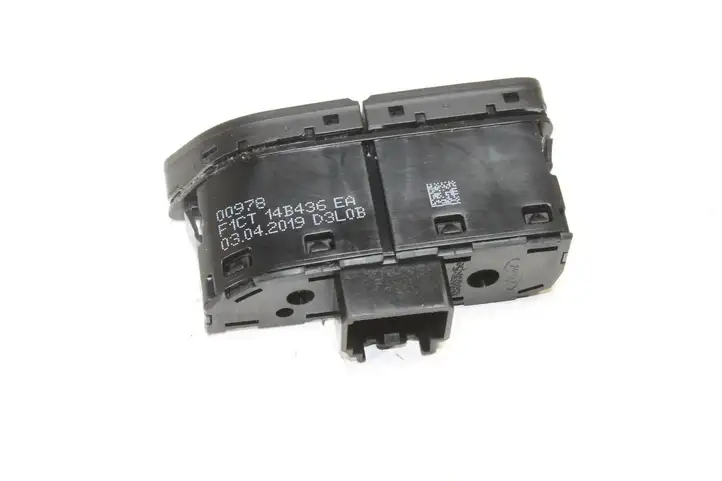 Ford Kuga II (2013 - 2019) F1CT14B436EA Кнопка фаркопа в багажнике — фото 2