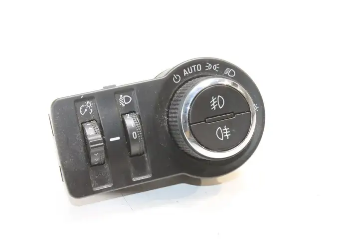 Opel Mokka (2012 - 2016) 95297440 Включатель фонарей — фото 1
