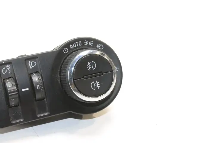 Opel Mokka (2012 - 2016) 95297440 Включатель фонарей — фото 3