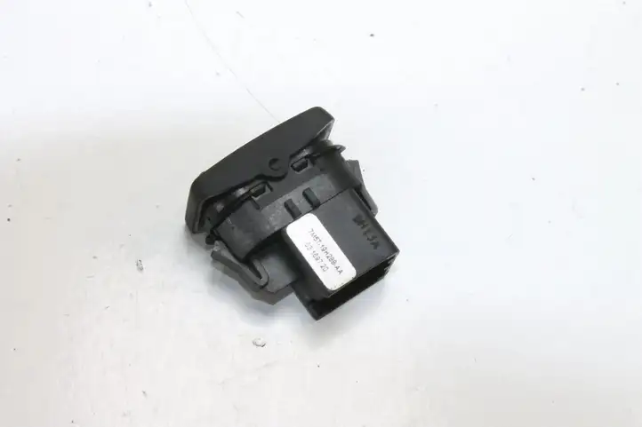 Ford Kuga I (2008 - 2012) 7M5T19H288AA Кнопка фаркопа в багажнике — фото 2