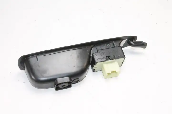 Renault Captur (2013 - 2020) 829614619R Кнопка фаркопа в багажнике — фото 4
