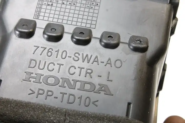 Honda CR-V (2009 - 2012) 77610SWAA0 Воздушная решетка панели — фото 4