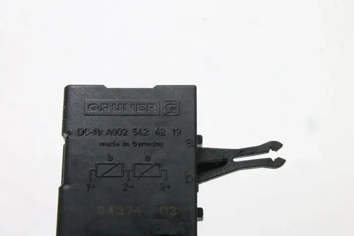 Mercedes-Benz SLK R171 (2005 - 2011) A0025424219 Реле аварийных фонарей — фото 3