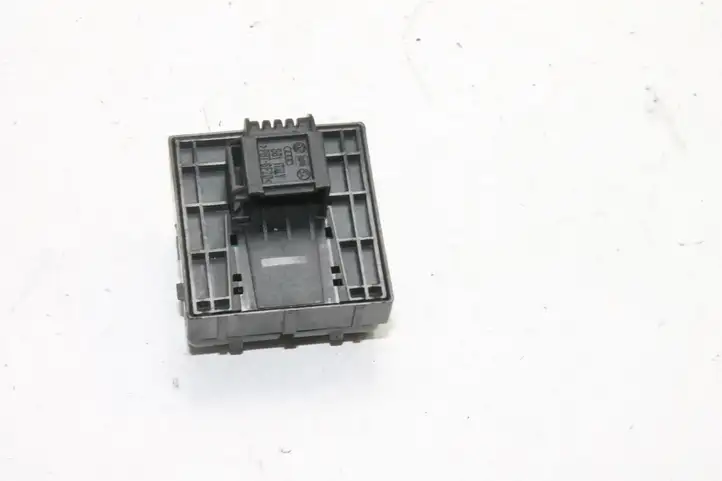 Audi A5 8T 8F (2007 - 2011) 8K0959851A Кнопка фаркопа в багажнике — фото 3