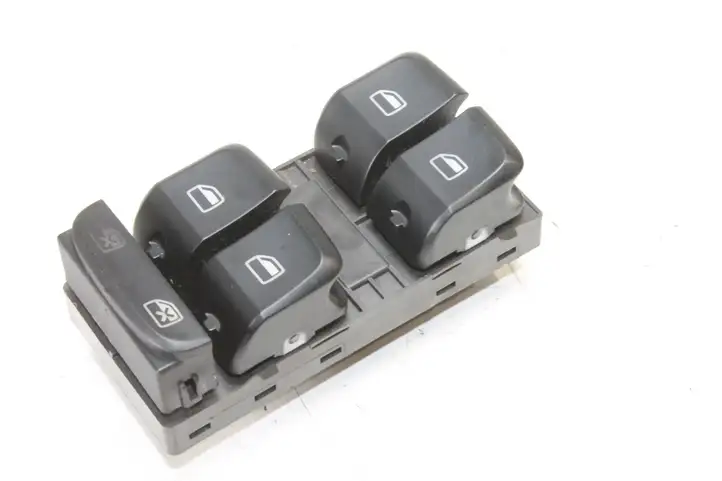 Audi A4 S4 B8 8K (2007 - 2011) 8K09598510 Кнопка фаркопа в багажнике — фото 1