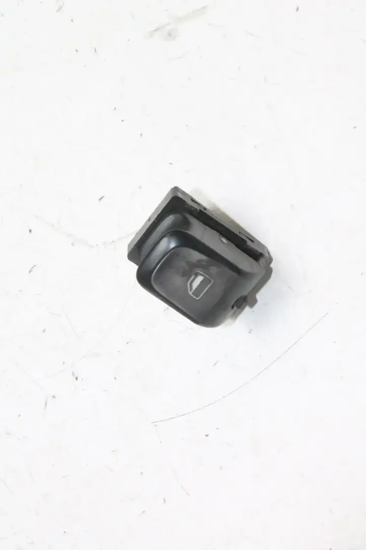 Audi A4 S4 B8 8K (2007 - 2011) 8K0959855 Кнопка фаркопа в багажнике — фото 1