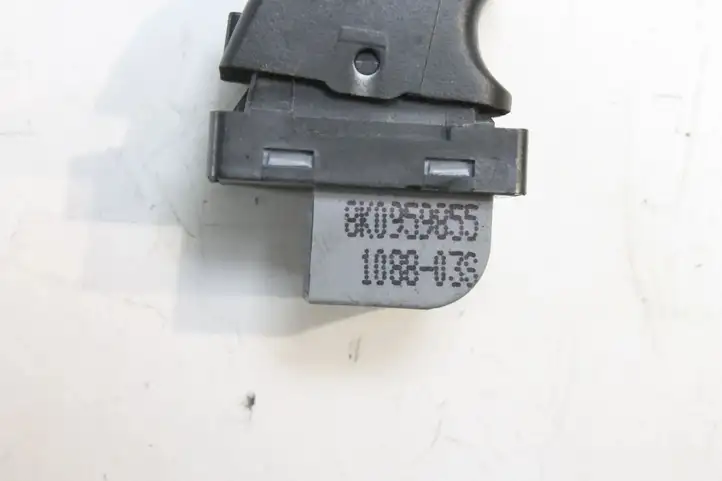 Audi A4 S4 B8 8K (2007 - 2011) 8K0959855 Кнопка фаркопа в багажнике — фото 3