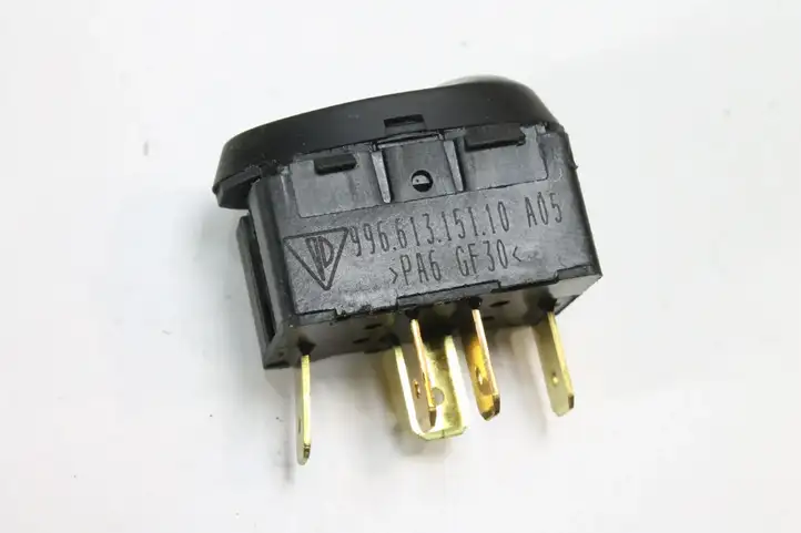 Porsche Boxster 986 (1996 - 2004) 99661315110 Кнопка фаркопа в багажнике — фото 3