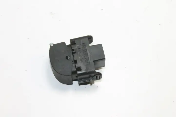 Ford Focus (2011 - 2015) BM5T14529AA Кнопка фаркопа в багажнике — фото 2