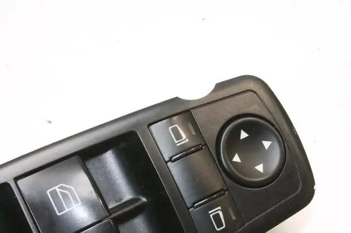 Mercedes-Benz B-class W245 (2005 - 2008) Кнопка фаркопа в багажнике — фото 5