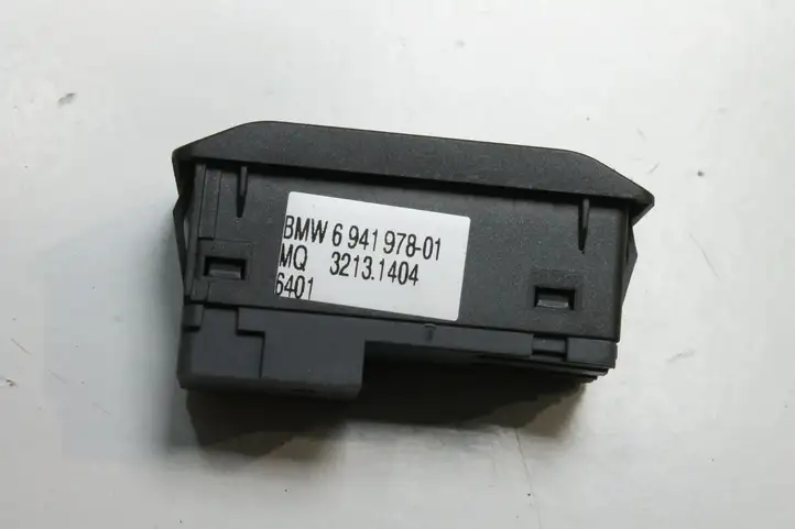 BMW 7 E65 E66 (2001 - 2008) 6941978 Кнопка фаркопа в багажнике — фото 3