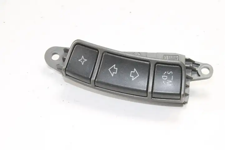 BMW 7 E65 E66 (2001 - 2008) 6911586 Кнопки на рулевом колесе — фото 1