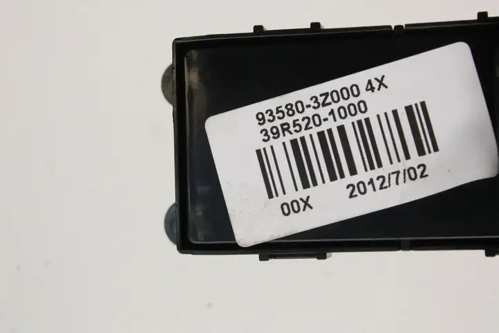 Hyundai i40 (2011 - ) 935803Z000 Кнопка фаркопа в багажнике — фото 4