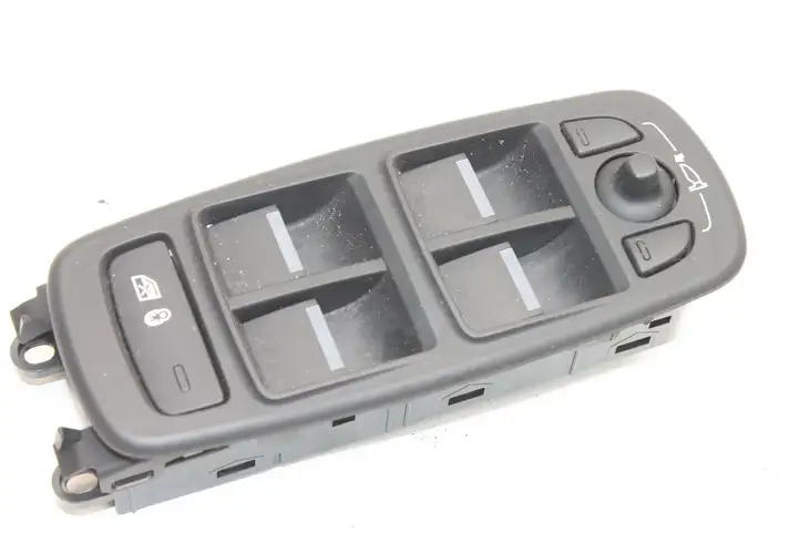 Jaguar XE (2014 - 2019) SPA028JT00F Кнопка фаркопа в багажнике — фото 2