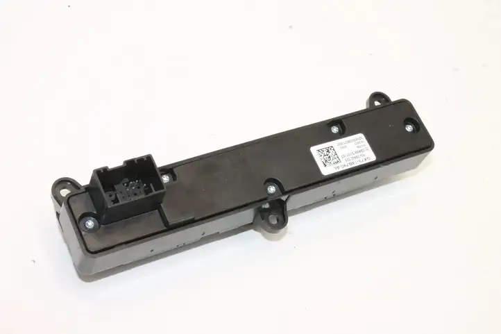 Jaguar XE (2014 - 2019) GX7314B790AL Кнопка фаркопа в багажнике — фото 4
