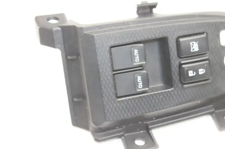 Subaru BRZ (2012 - 2016) 83071CA023 Кнопка фаркопа в багажнике — фото 2
