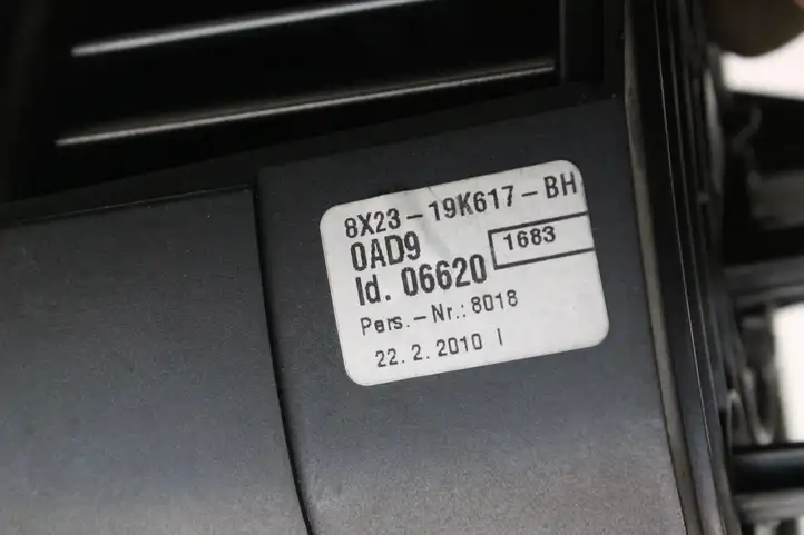Jaguar XF X250 (2007 - 2015) 8X2319K617BH Воздушная решетка панели — фото 3