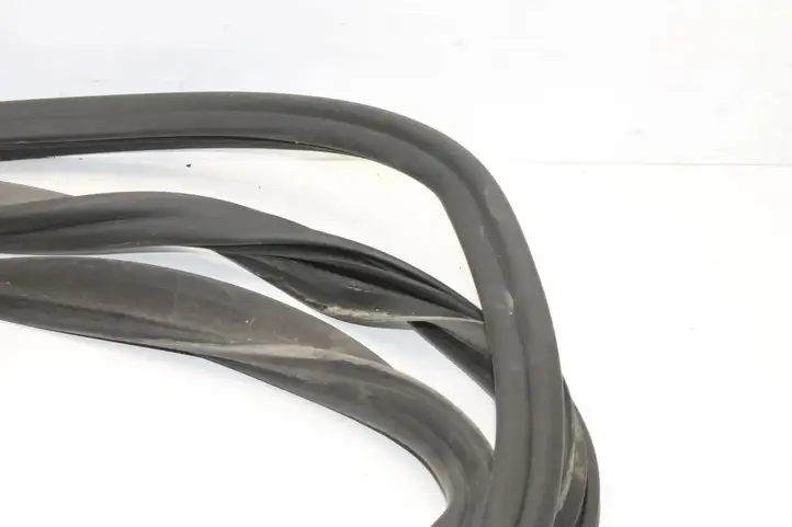 Audi A5 8T 8F (2011 - 2016) 8T8827705A Уплотнитель багажной двери (кузов) — фото 3