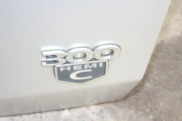 Chrysler 300 - 300C (2005 - 2011) Крышка багажника — фото 3